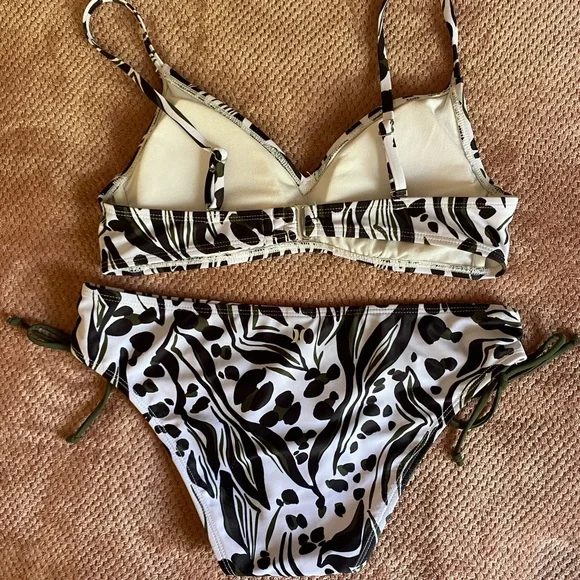 Hurley Size Small Women’s Bikini Set - Picture 2 of 3